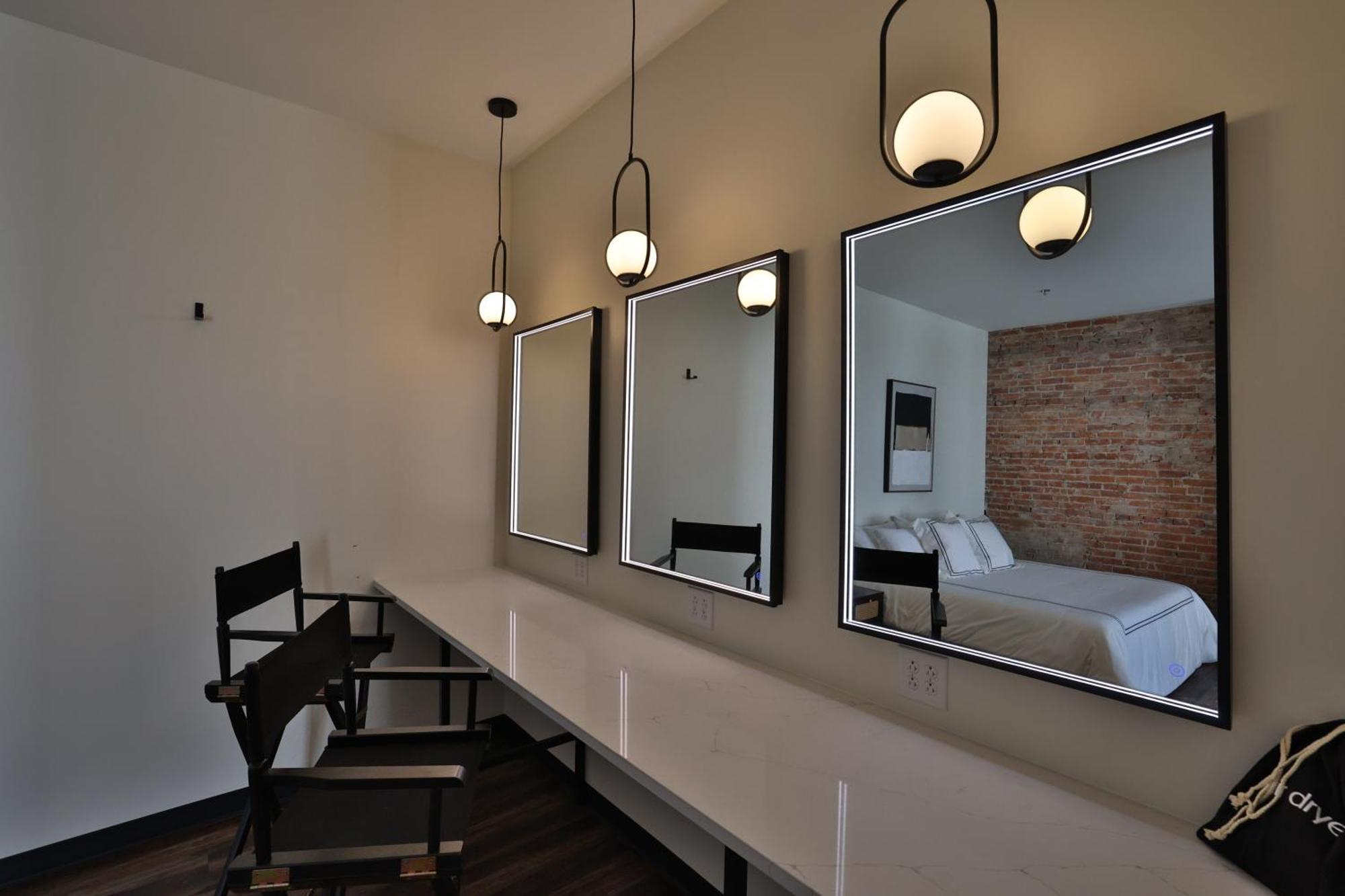 Urban Collective Boutique Hotel Edwardsville Exterior foto