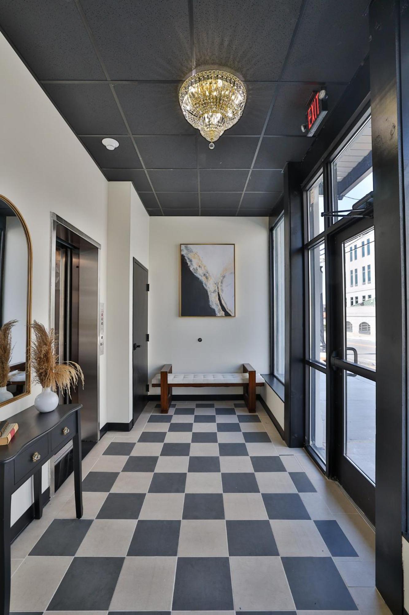Urban Collective Boutique Hotel Edwardsville Exterior foto